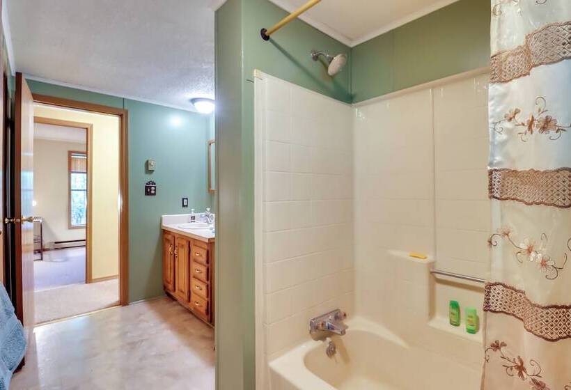 Cozy Albrightsville Home: 10 Mi To Pocono Raceway!