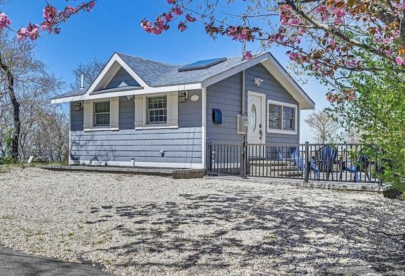 Cozy Baiting Hollow Bungalow: Views, Walk To Beach