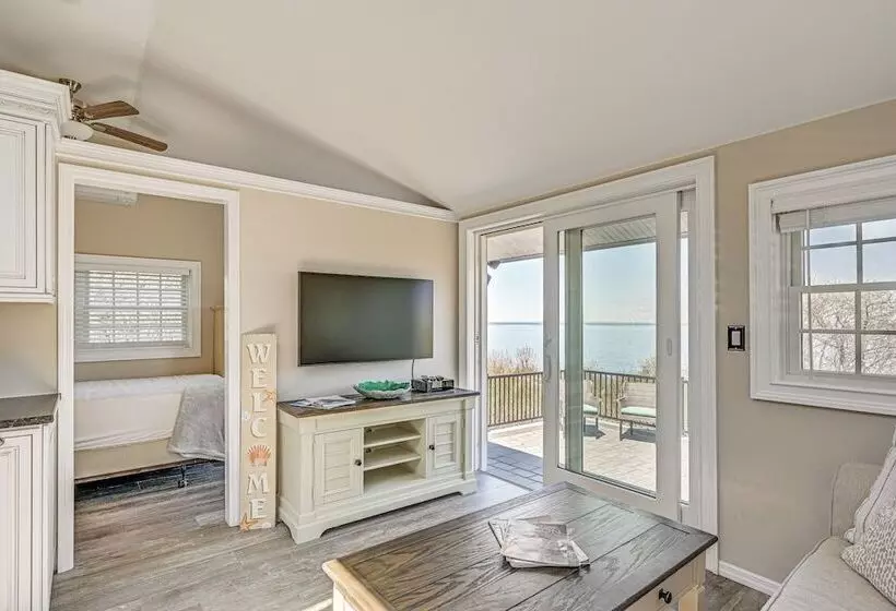 Cozy Baiting Hollow Bungalow: Views, Walk To Beach