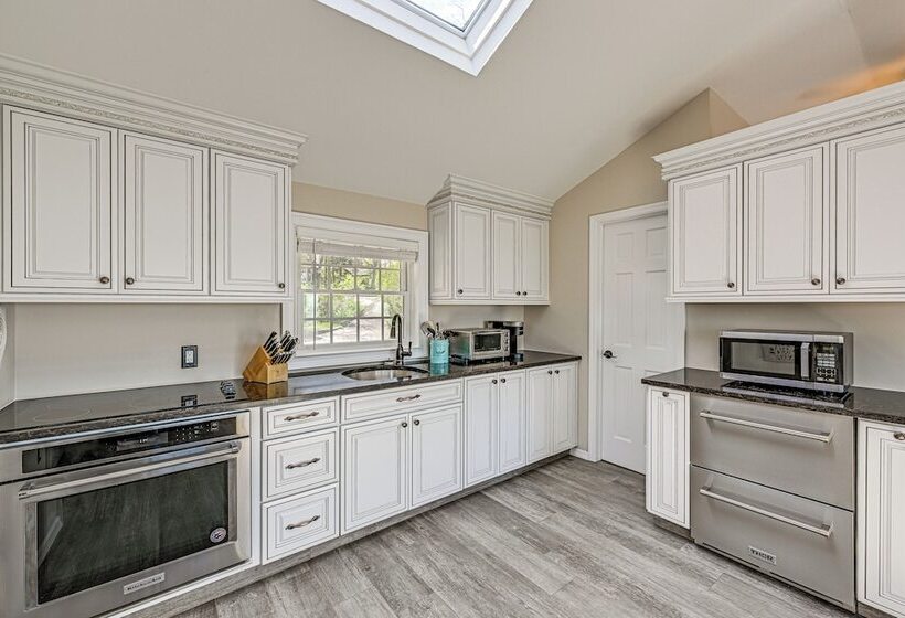 Cozy Baiting Hollow Bungalow: Views, Walk To Beach