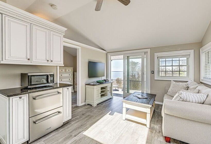 Cozy Baiting Hollow Bungalow: Views, Walk To Beach