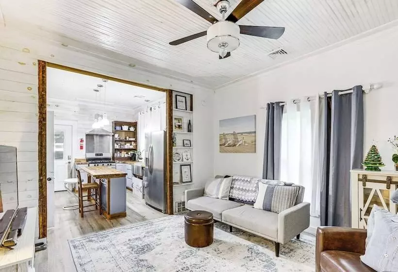 Cozy Carterville Home: 3 Mi To Crab Orchard Lake!