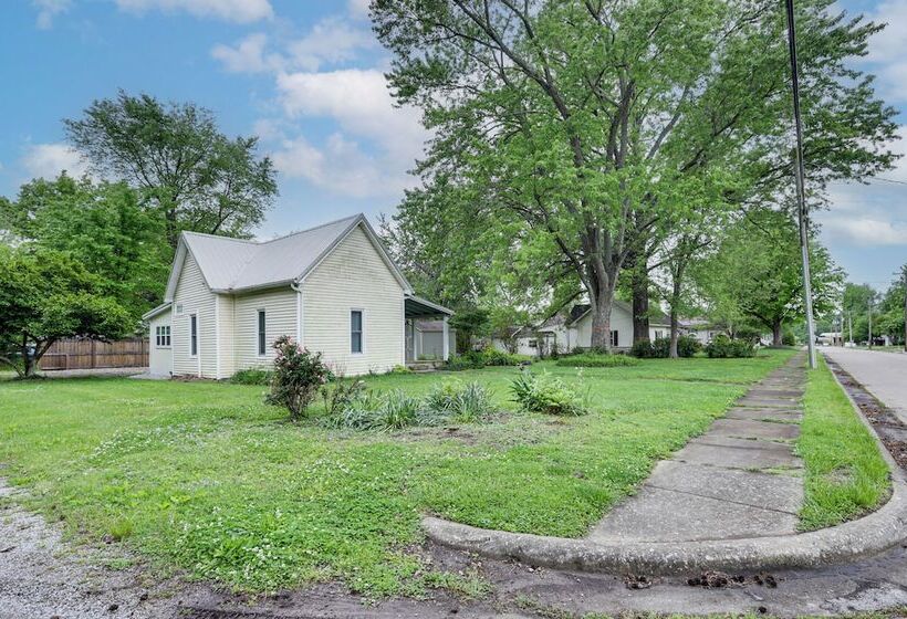 Cozy Carterville Home: 3 Mi To Crab Orchard Lake!