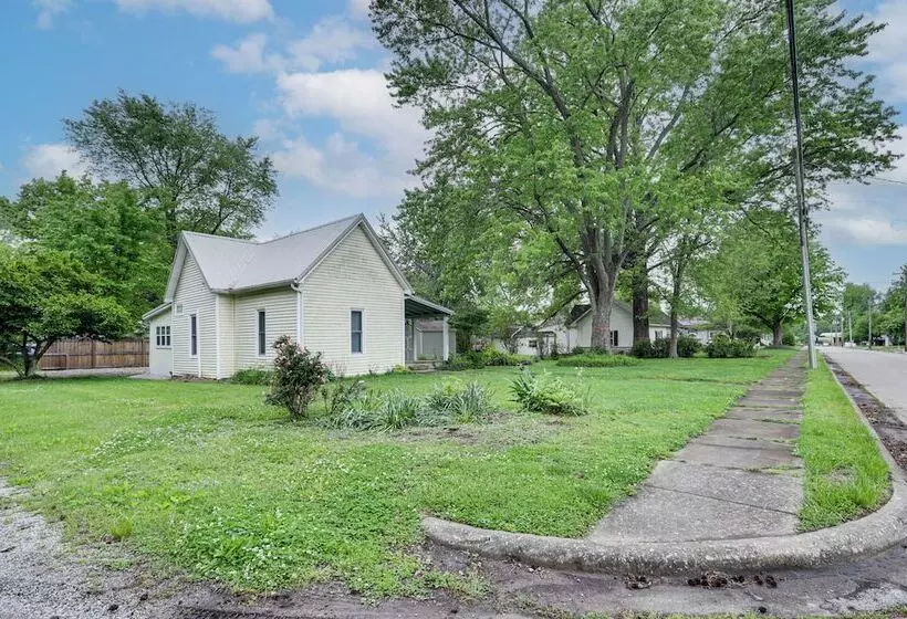 Cozy Carterville Home: 3 Mi To Crab Orchard Lake!