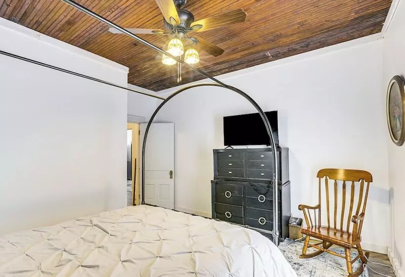 Cozy Carterville Home: 3 Mi To Crab Orchard Lake!