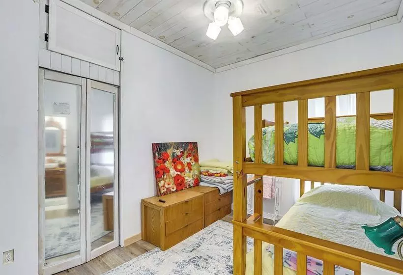 Cozy Carterville Home: 3 Mi To Crab Orchard Lake!