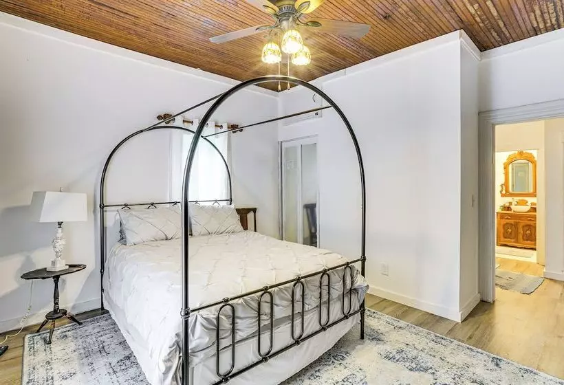 Cozy Carterville Home: 3 Mi To Crab Orchard Lake!