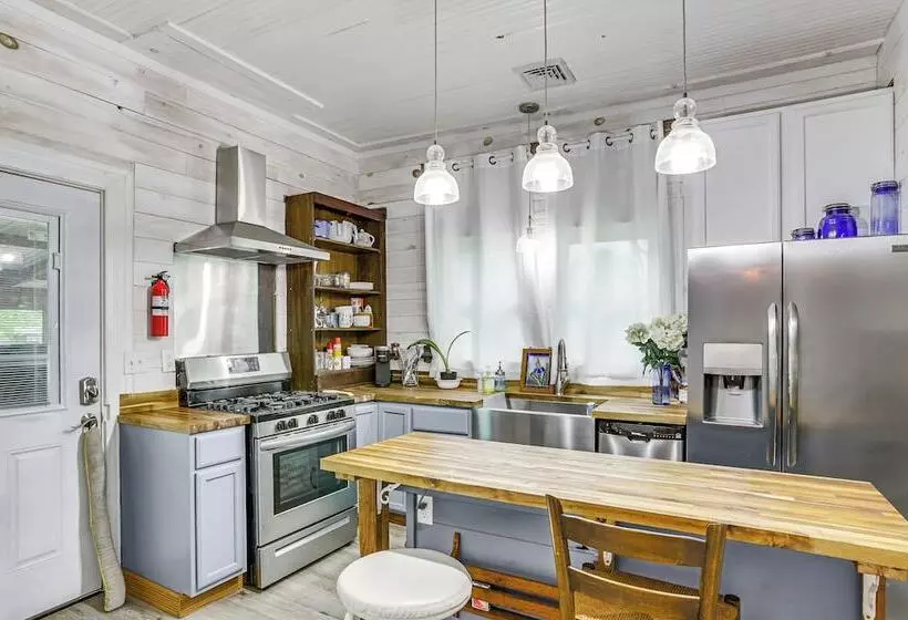 Cozy Carterville Home: 3 Mi To Crab Orchard Lake!