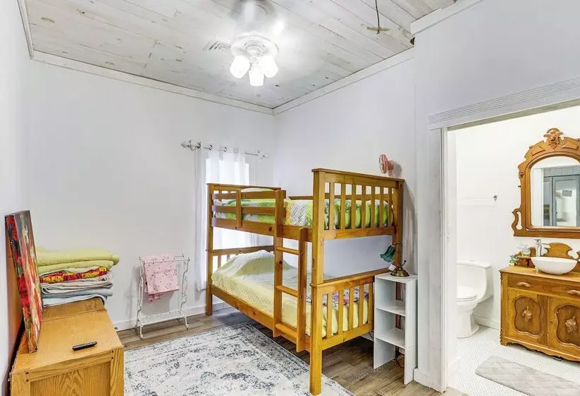 Cozy Carterville Home: 3 Mi To Crab Orchard Lake!