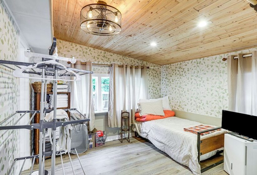 Cozy Carterville Home: 3 Mi To Crab Orchard Lake!