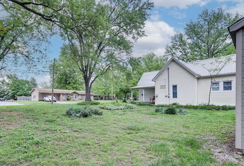 Cozy Carterville Home: 3 Mi To Crab Orchard Lake!