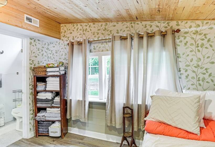 Cozy Carterville Home: 3 Mi To Crab Orchard Lake!