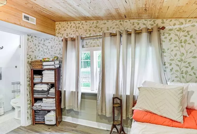 Cozy Carterville Home: 3 Mi To Crab Orchard Lake!