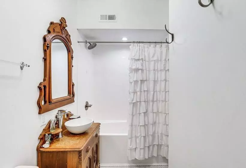 Cozy Carterville Home: 3 Mi To Crab Orchard Lake!