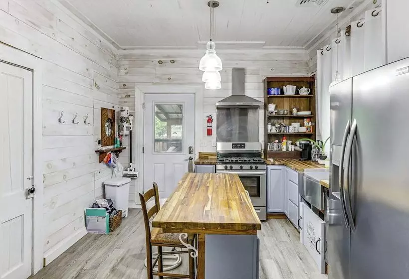 Cozy Carterville Home: 3 Mi To Crab Orchard Lake!