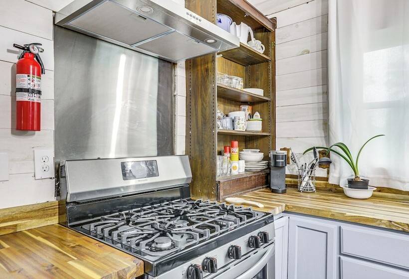 Cozy Carterville Home: 3 Mi To Crab Orchard Lake!