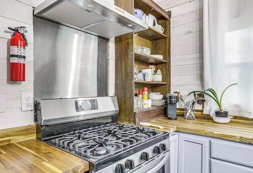 Cozy Carterville Home: 3 Mi To Crab Orchard Lake!