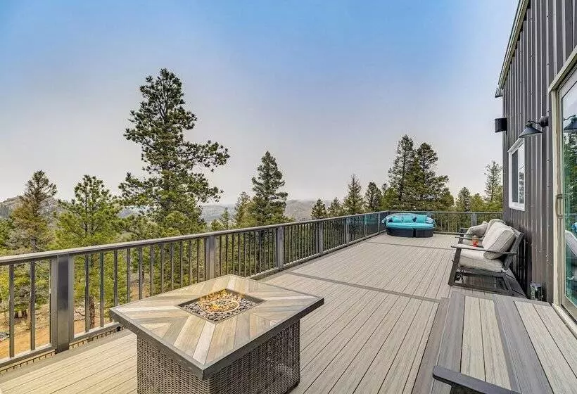 Florissant Home W/ Hot Tub, Putting Green & Views!