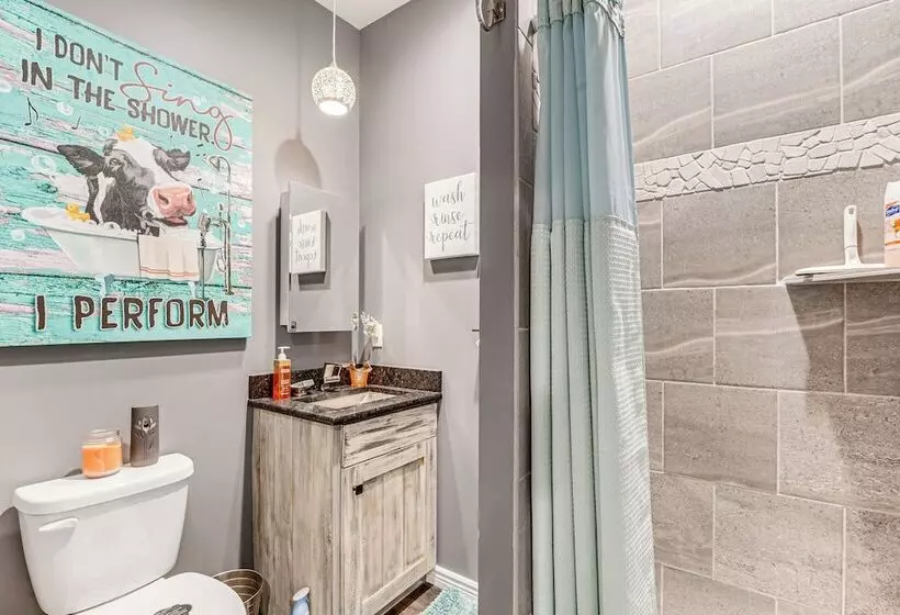 Florissant Home W/ Hot Tub, Putting Green & Views!