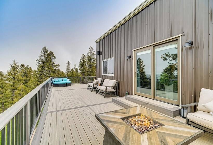 Florissant Home W/ Hot Tub, Putting Green & Views!