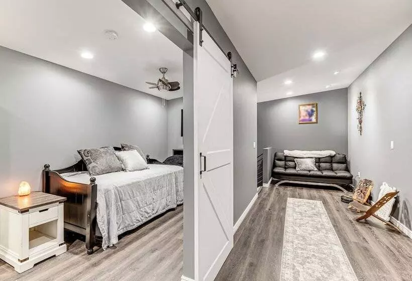 Florissant Home W/ Hot Tub, Putting Green & Views!