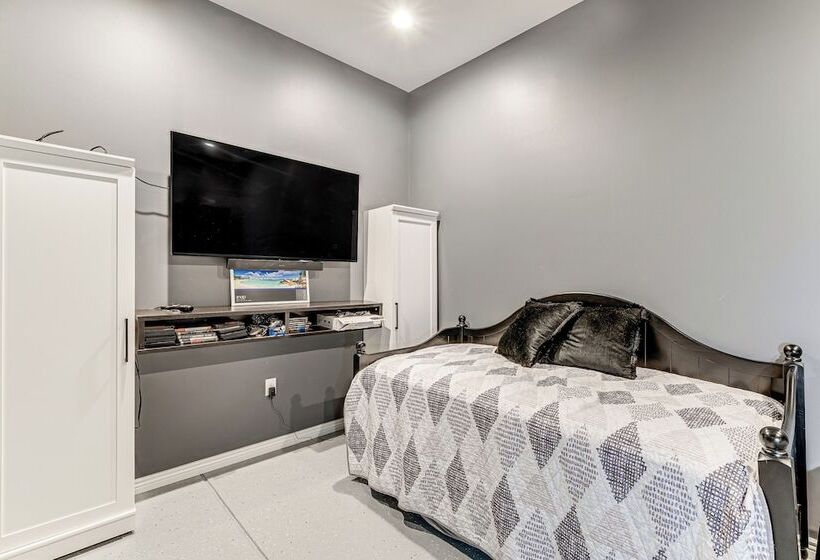 Florissant Home W/ Hot Tub, Putting Green & Views!