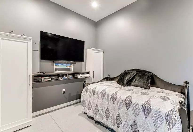 Florissant Home W/ Hot Tub, Putting Green & Views!