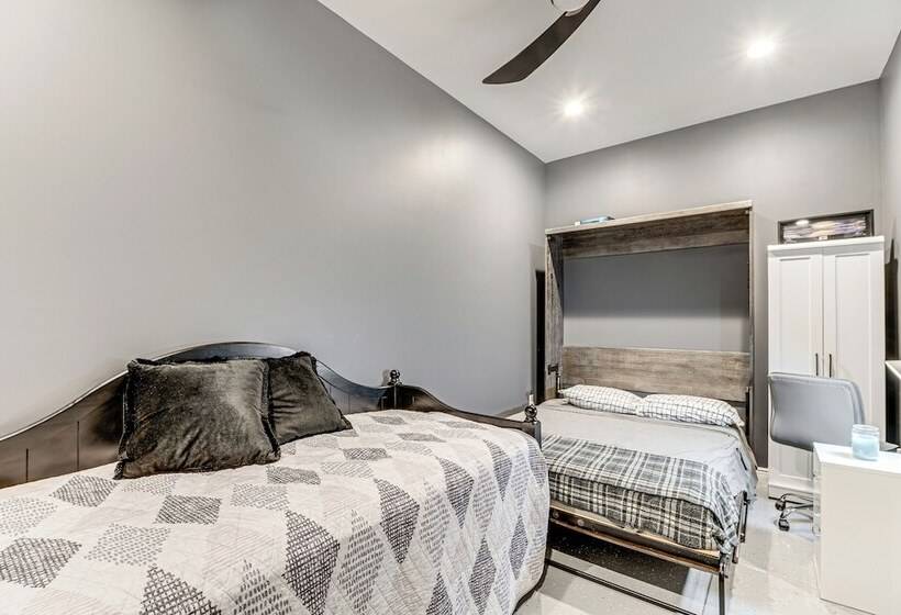 Florissant Home W/ Hot Tub, Putting Green & Views!