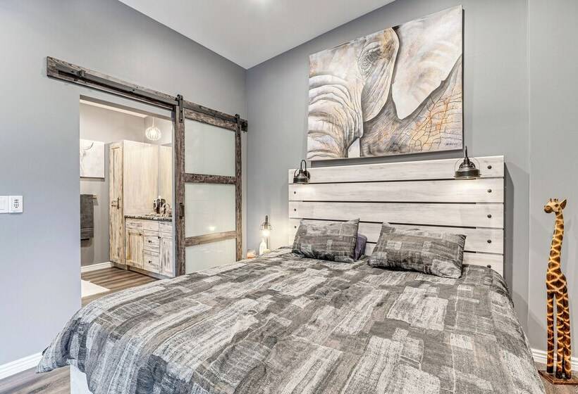 Florissant Home W/ Hot Tub, Putting Green & Views!