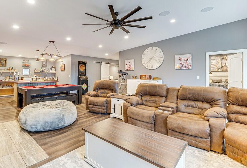 Florissant Home W/ Hot Tub, Putting Green & Views!