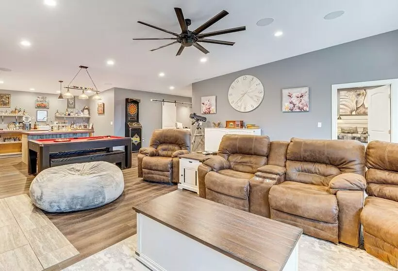 Florissant Home W/ Hot Tub, Putting Green & Views!