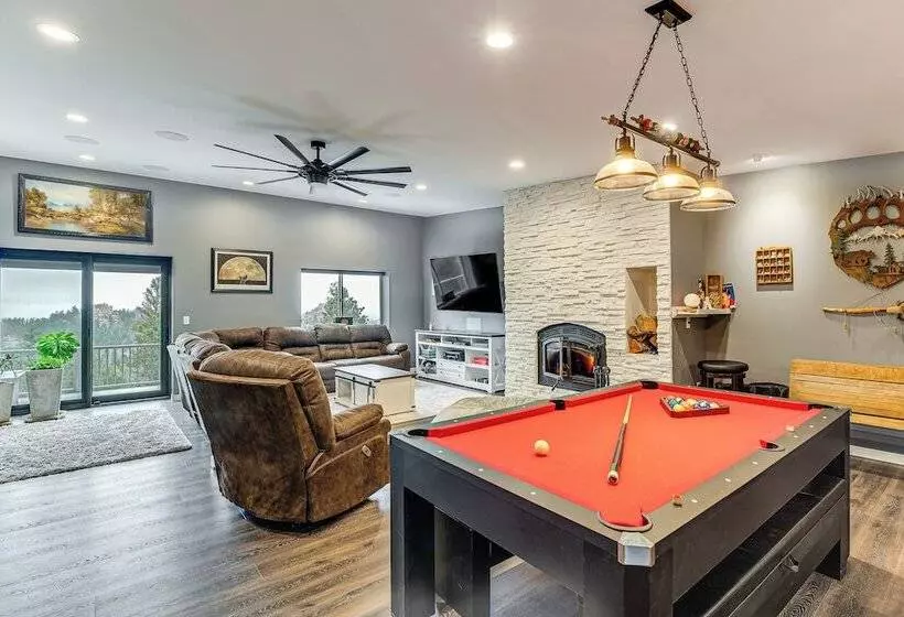 Florissant Home W/ Hot Tub, Putting Green & Views!