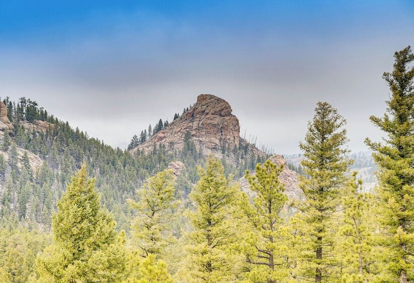 Florissant Home W/ Hot Tub, Putting Green & Views!