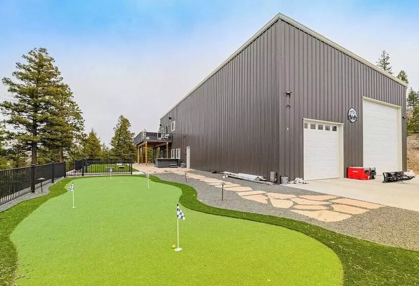 Florissant Home W/ Hot Tub, Putting Green & Views!