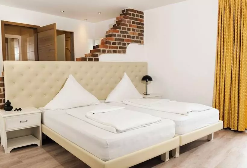 Hotelli Henrys Sleeping Buttenwiesen