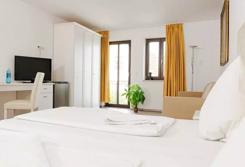 Hotelli Henrys Sleeping Buttenwiesen