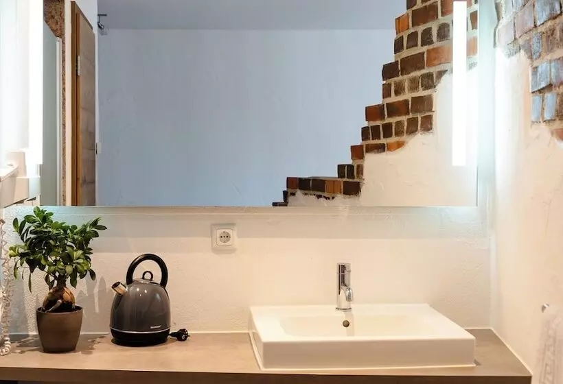 Hotelli Henrys Sleeping Buttenwiesen