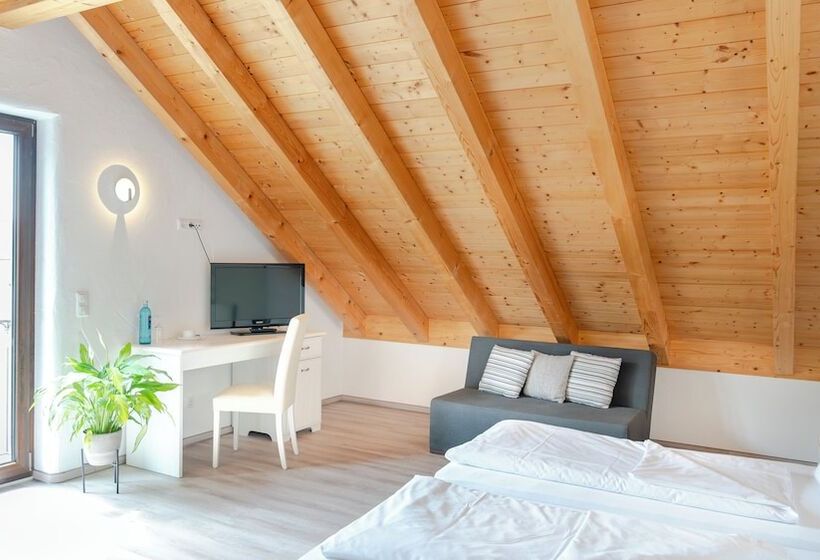 Hotel Henrys Sleeping Buttenwiesen