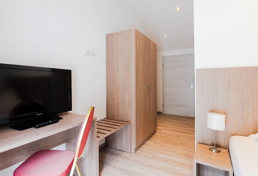 Hotel Henrys Sleeping Buttenwiesen