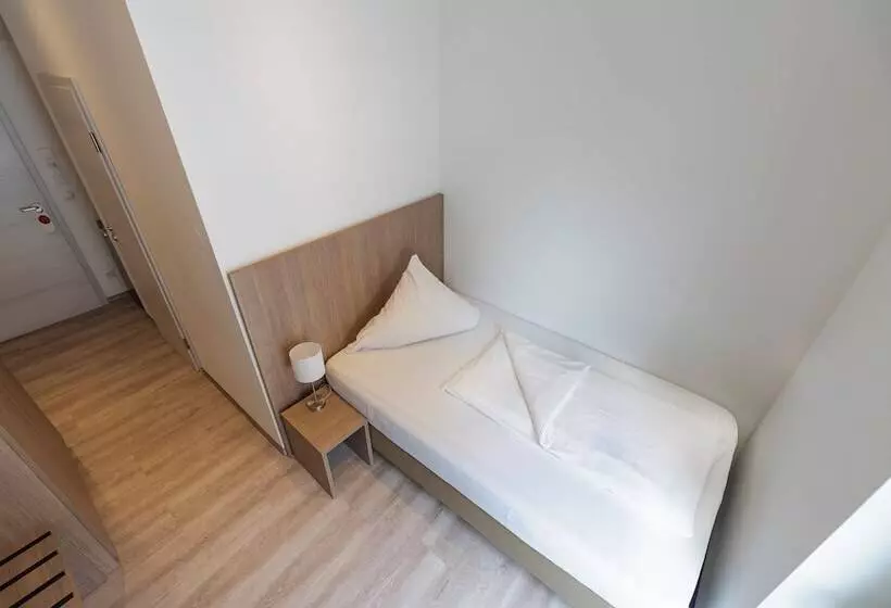 Hotelli Henrys Sleeping Buttenwiesen