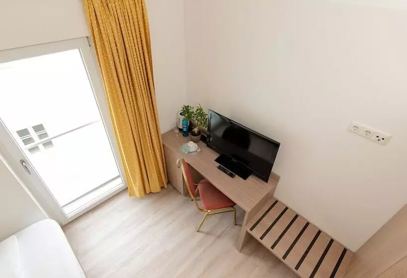 Hotelli Henrys Sleeping Buttenwiesen