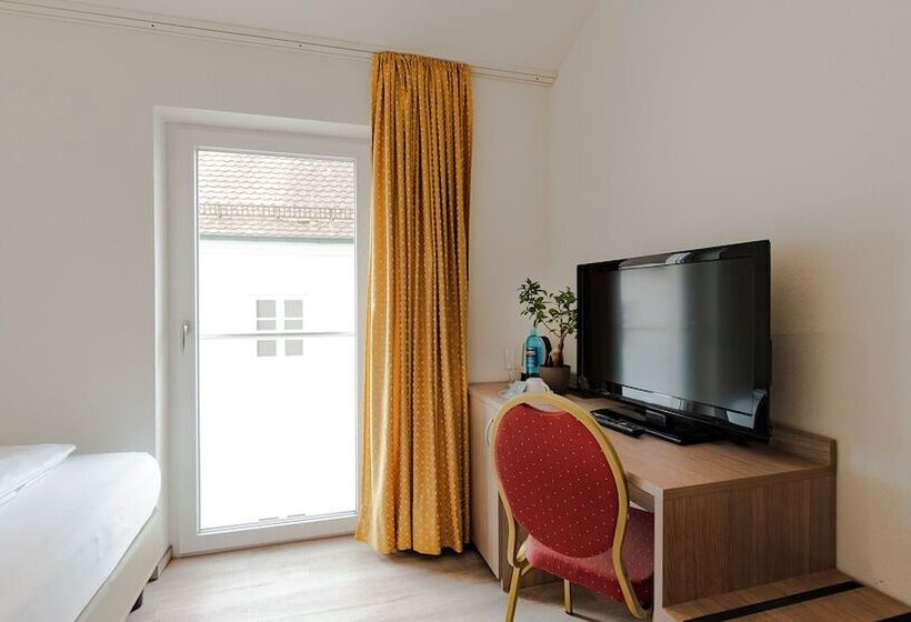 Hotel Henrys Sleeping Buttenwiesen