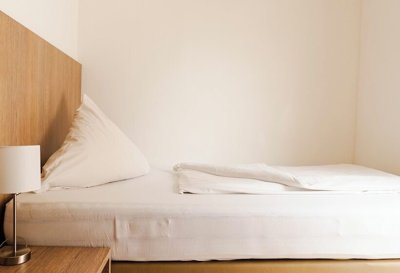 Hotel Henrys Sleeping Buttenwiesen