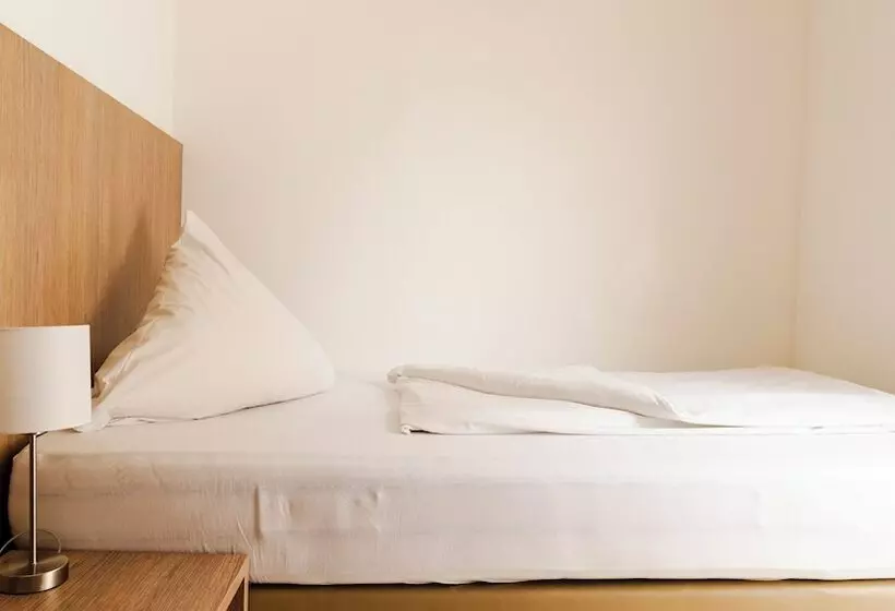 Hotelli Henrys Sleeping Buttenwiesen