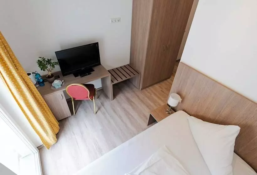 Hotelli Henrys Sleeping Buttenwiesen