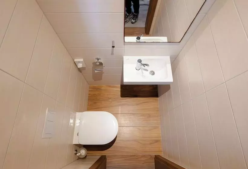 Hotelli Henrys Sleeping Buttenwiesen