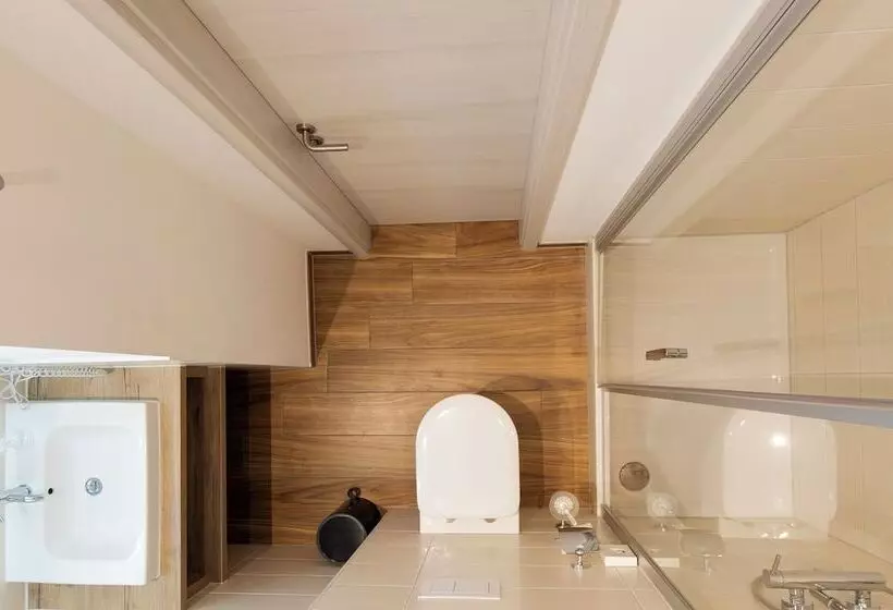 Hotelli Henrys Sleeping Buttenwiesen