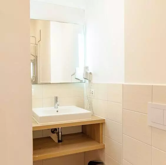 Hotelli Henrys Sleeping Buttenwiesen