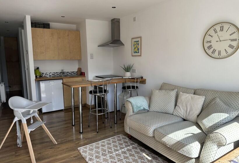 Hotelli Cozy Coastal Lodge In Hayle