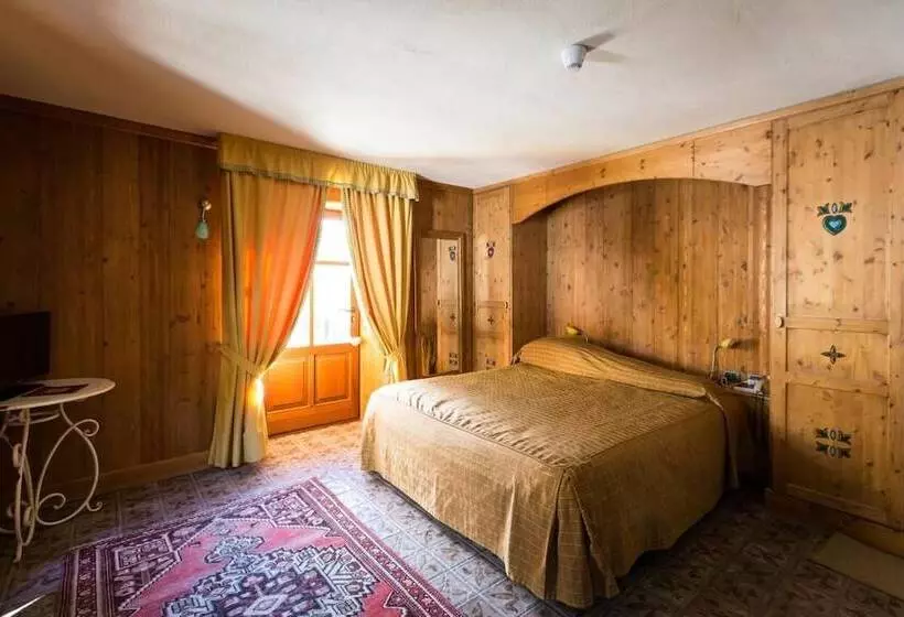 هتل Lyshaus Di Gressoney Saint Jean